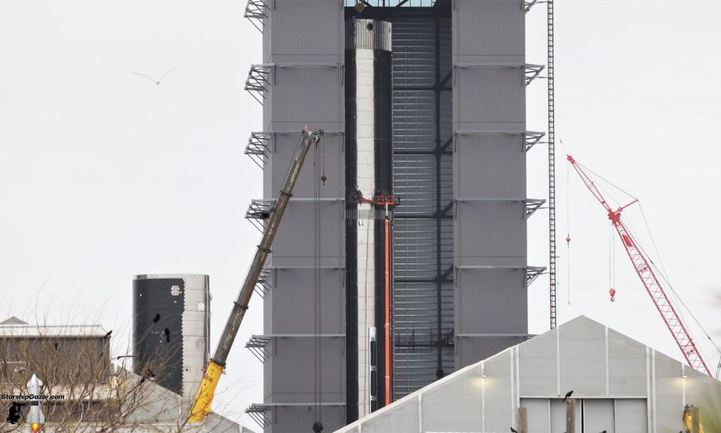Le premier booster Super Heavy à 33 moteurs de SpaceX atteint sa pleine hauteur
