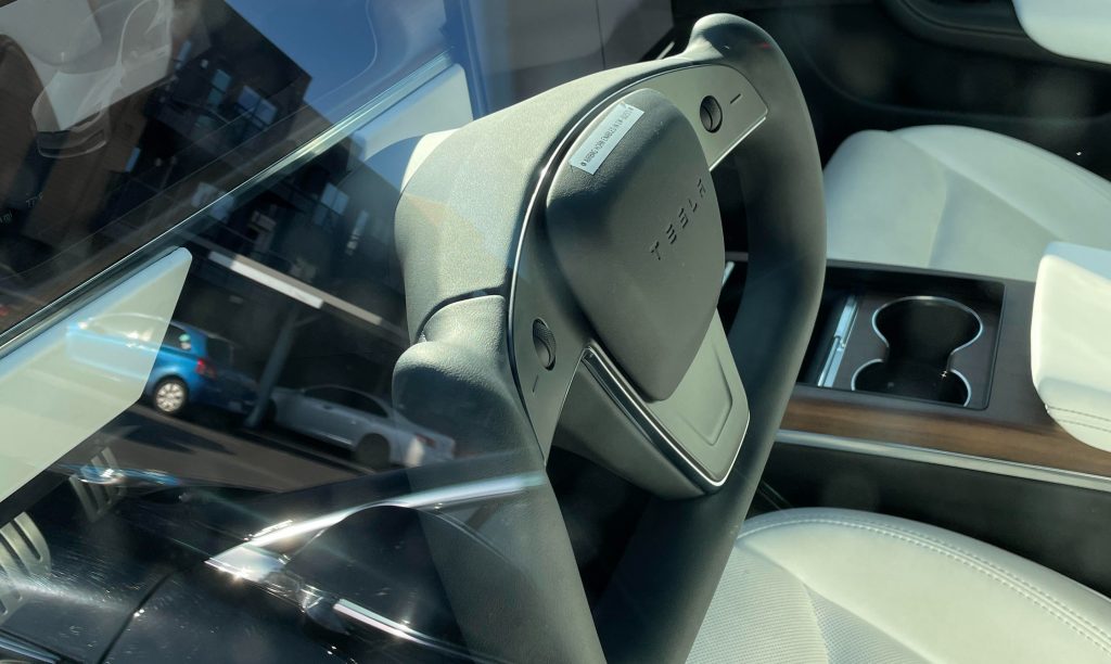 Le volant des Tesla Model S et Model X recevra un centre de poussée pour la mise à jour du klaxon