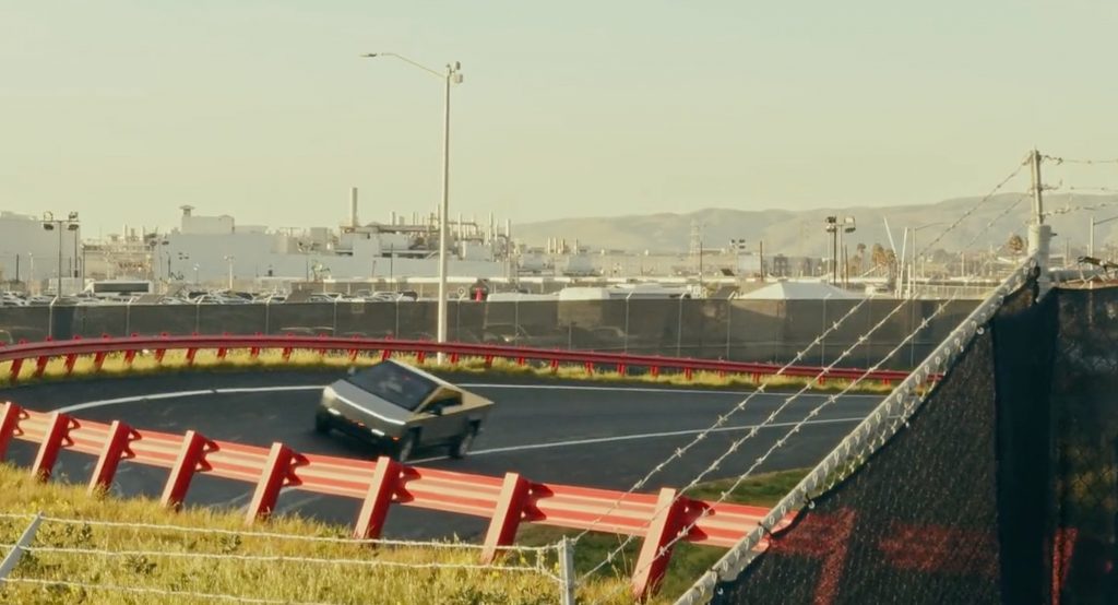 Tesla poursuit les tests du Cybertruck autour de l'usine de Fremont