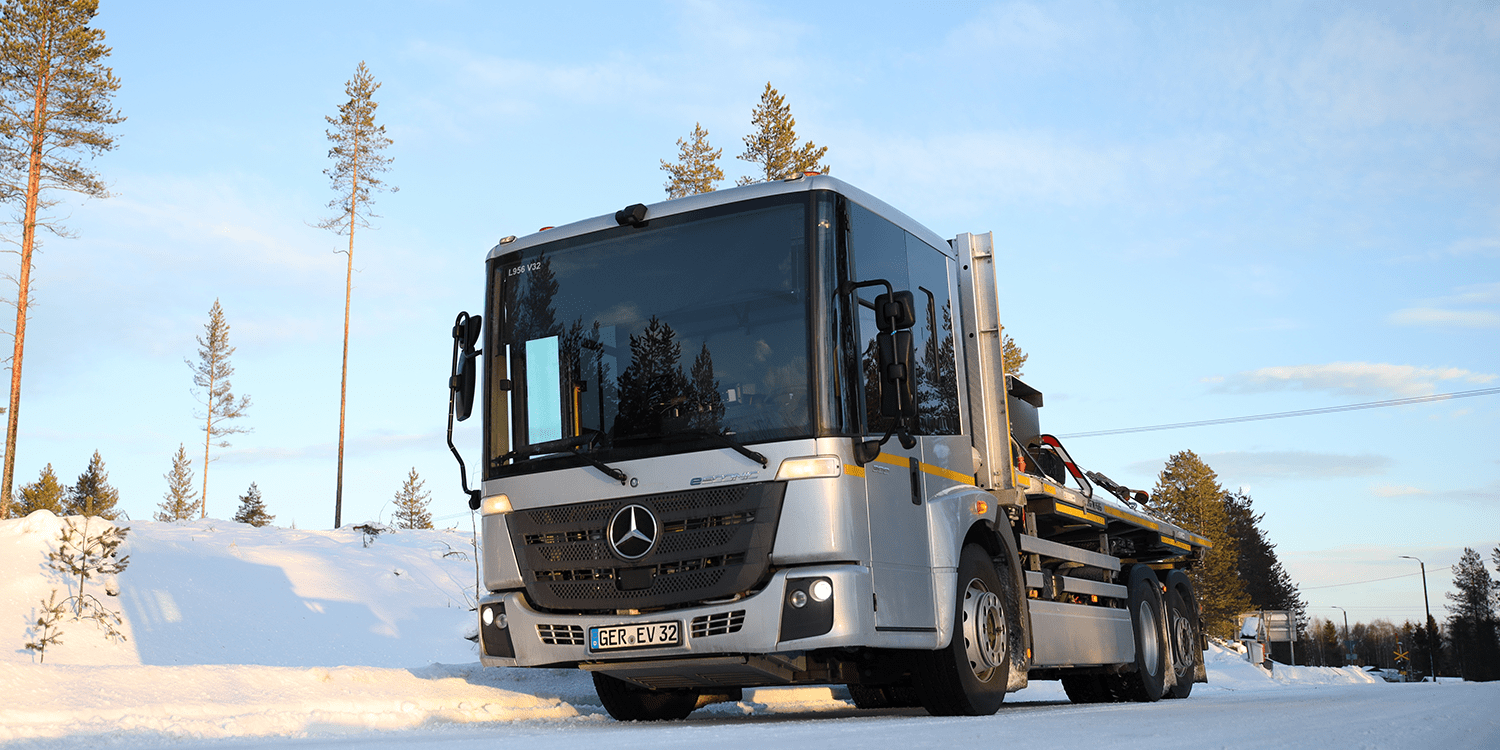 Tests d'endurance avant le début de la production en série : Mercedes-Benz eEconic fait ses preuves dans le cercle polaire arctique en Finlande - electrive.com