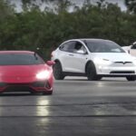 Le Tesla Model X Plaid rate son lancement face au Lamborghini Huracan EVO, mais domine toujours