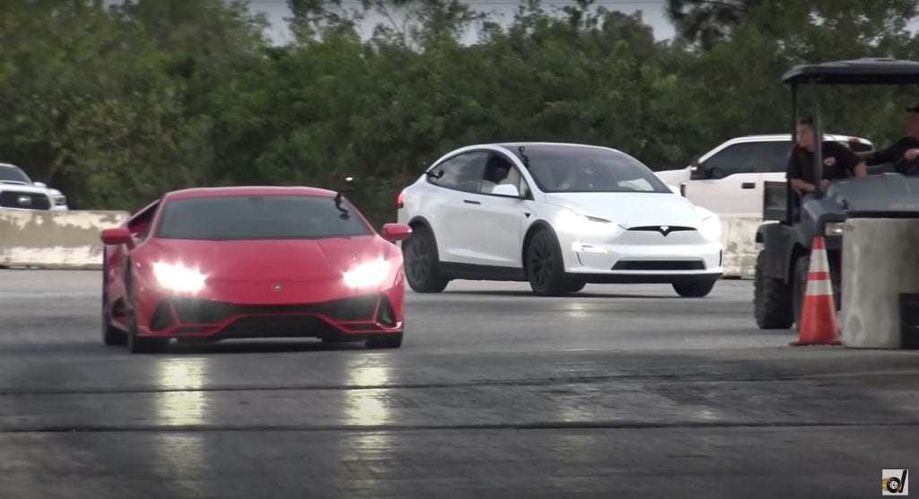 Le Tesla Model X Plaid rate son lancement face au Lamborghini Huracan EVO, mais domine toujours
