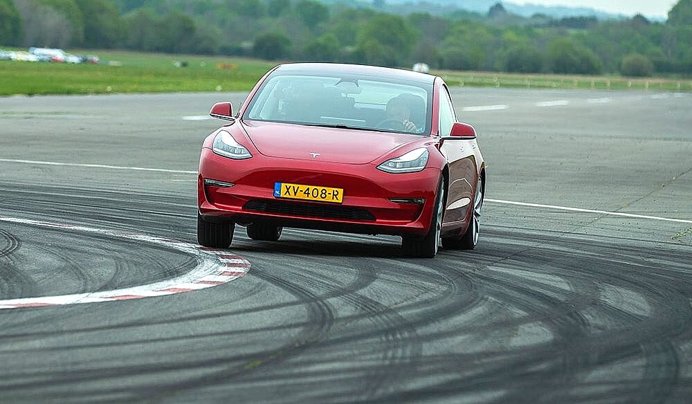 Le "rappel" du mode piste de Tesla pour la Model 3 Performance s'étend aux États-Unis