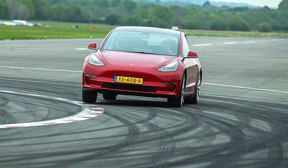 Le "rappel" du mode piste de Tesla pour la Model 3 Performance s'étend aux États-Unis
