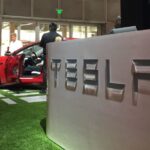 Les actions Tesla chutent de près de 11 % après l'accord de 44 milliards de dollars de Musk sur Twitter
