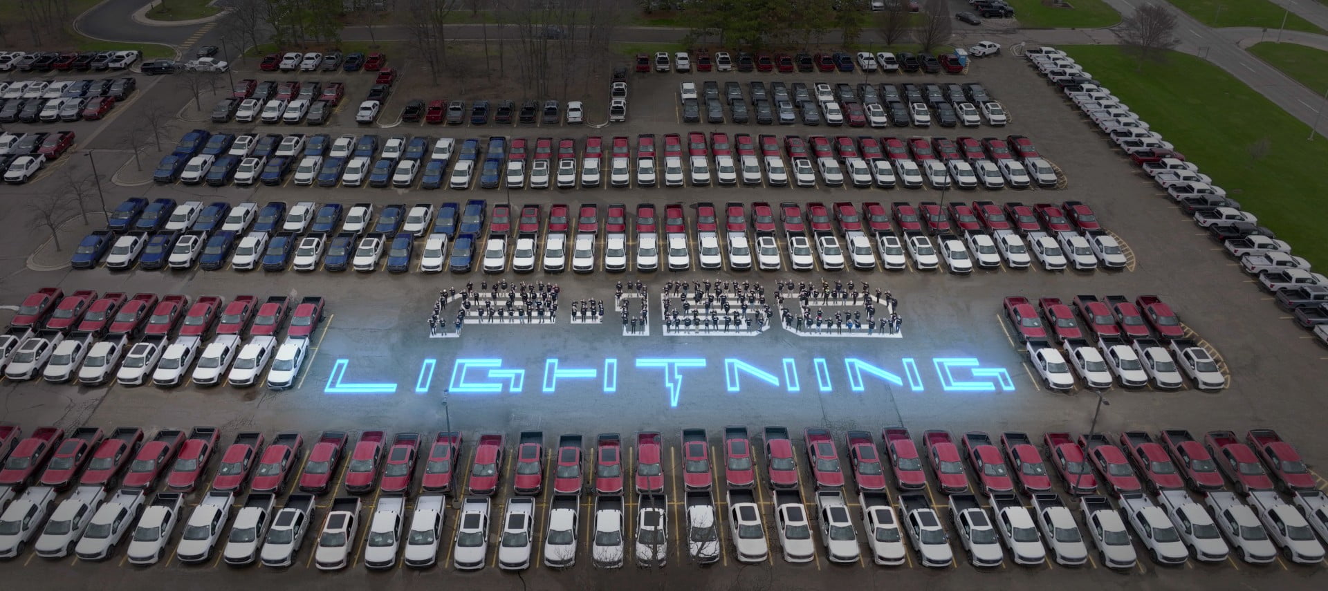 Ford avertit les concessionnaires qu'ils risquent une amende de 25 000 $ si les unités de démonstration du F-150 Lightning sont vendues avant terme.