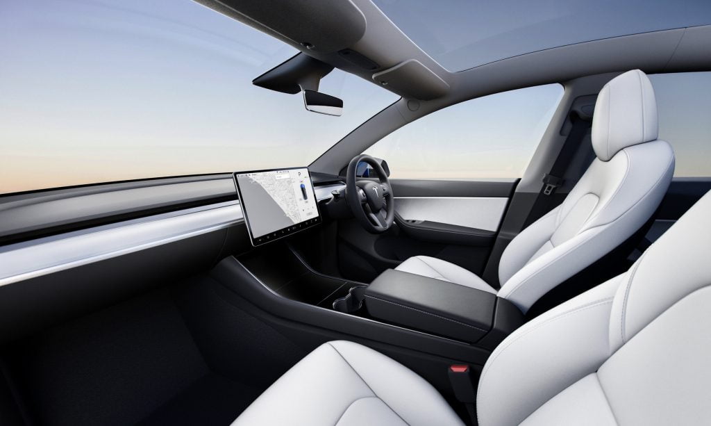 La mise à jour Tesla 2022.16.0.2 inclut la prédiction de l'énergie de navigation, les freins mixtes et plus encore