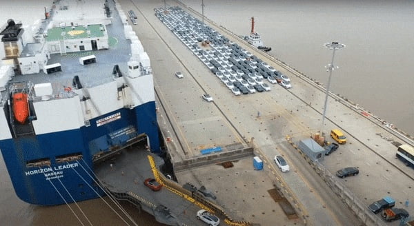 Tesla Giga Shanghai envoie une quatrième cargaison de véhicules en Europe [Video]
