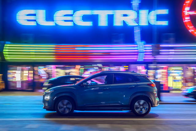 Il punto debole delle auto elettriche? Le batterie a 12 volt