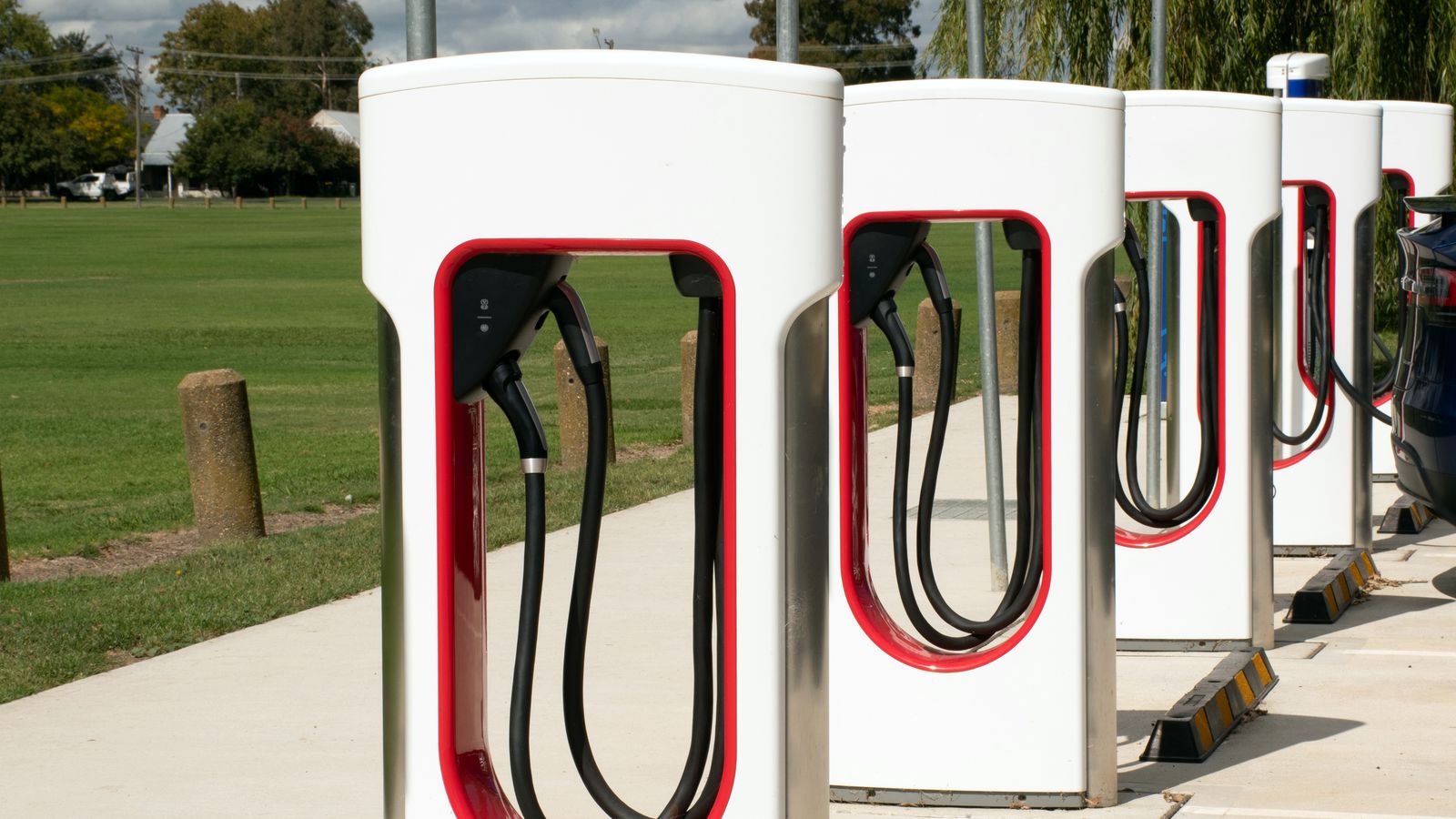 Plus d'emplacements de Superchargeurs Tesla disponibles pour d'autres marques