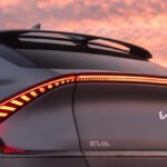 Attention novices, ne vous laissez pas impressionner par les voitures qui se rechargent à des puissances de 200 kW