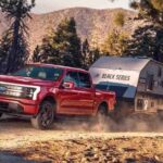 Ford émet un rappel de conformité de sécurité sur le F-150 Lightning, citant un problème de pression des pneus augmentant le risque de collision.