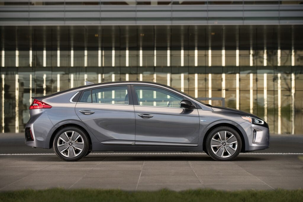 La Hyundai Ioniq se débarrasse des modèles à essence, premier aperçu de Polestar 3, solid-state pour BMW et Ford : Les nouvelles automobiles d'aujourd'hui