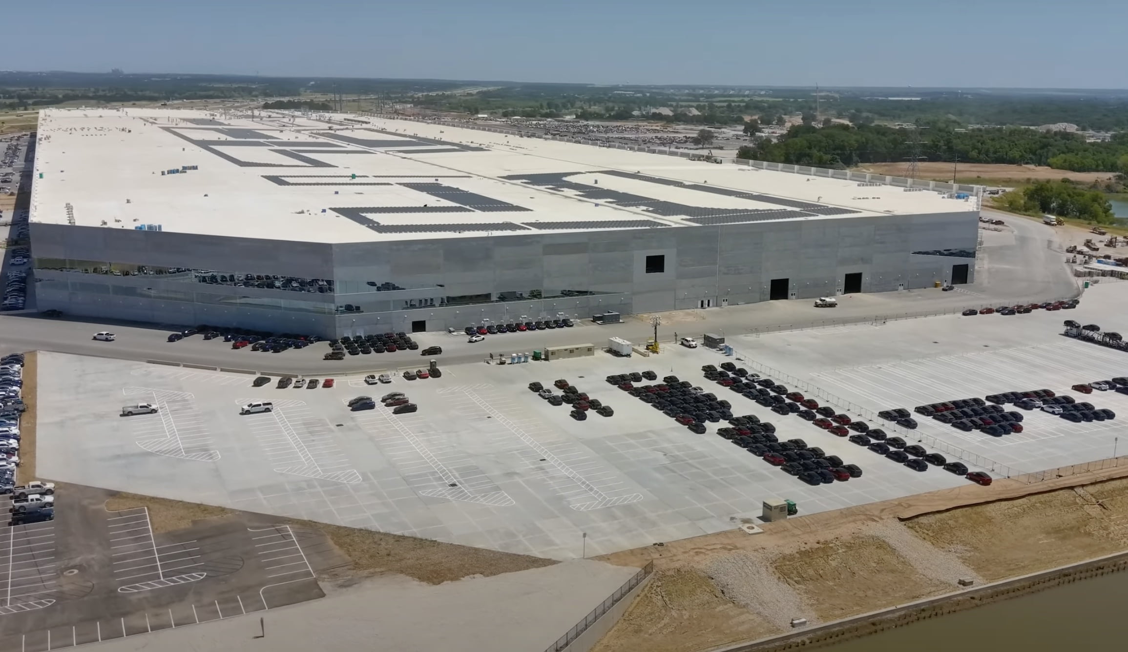 Tesla Giga Texas publie les NIV de la Model Y LR, l'AWD 279-mile obtient une augmentation de prix de 2k$.