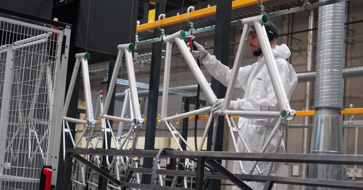 Dans les coulisses d'Ampler Bikes, découvrez comment des vélos électriques de qualité sont construits localement en Europe.