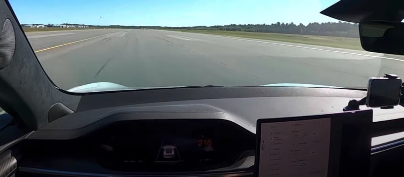 La Tesla Model S Plaid atteint 348 km/h sur la piste d'un aéroport avec le module Ingenext. [VIDEO] - TeslaNorth.com