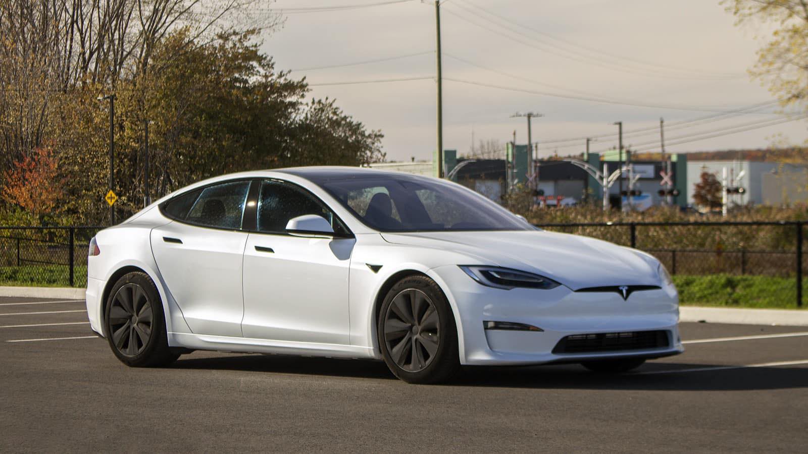 La mise à jour Tesla 2022.20 inclut le carillon des feux de circulation verts pour l'Autopilote
