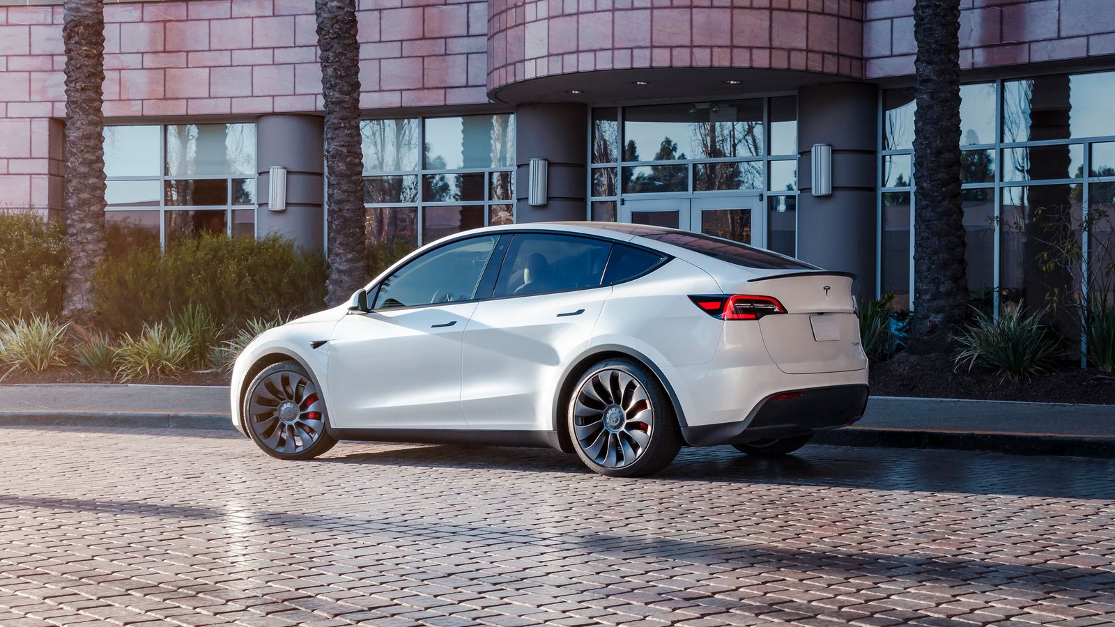 Tesla pourrait lancer le Model Y d'entrée de gamme avec des batteries BYD Blade
