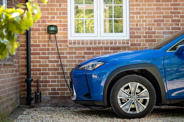Caro-energia: le bollette impazzite rallenteranno l’auto elettrica?