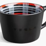 La boutique Tesla lance un méga [back/mini] Packs, tasse à carreaux, tee-shirt Cyber Rodeo - TeslaNorth.com