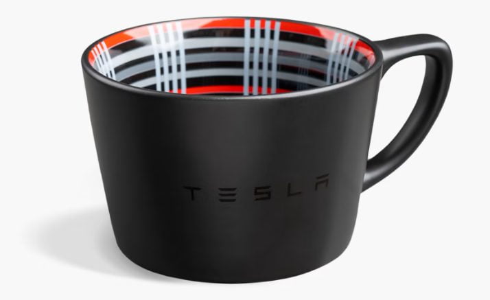 La boutique Tesla lance un méga [back/mini] Packs, tasse à carreaux, tee-shirt Cyber Rodeo - TeslaNorth.com