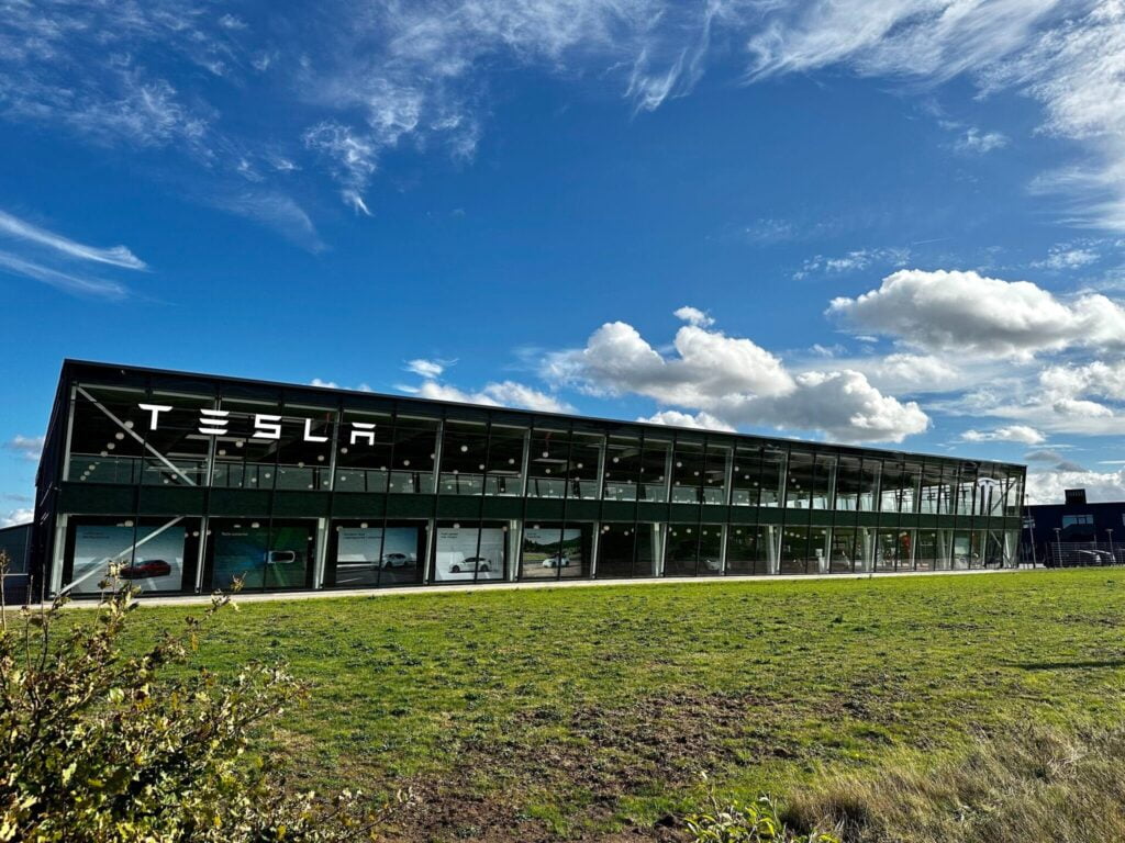 Tesla ouvre un centre de deux étages à Ribe, au Danemark, ce week-end - TeslaNorth.com