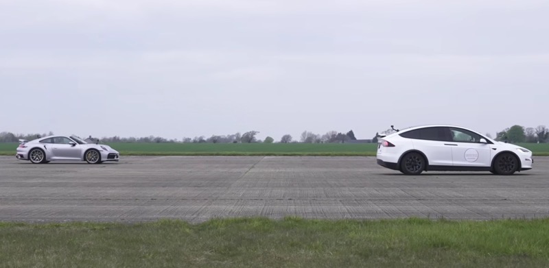 Tesla Model X Plaid Drag Race gegen Porsche 911 Turbo S und der Gewinner ist…